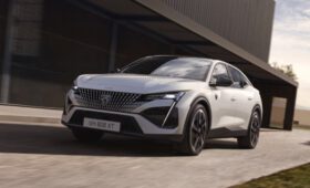 Представлен электрический кросс-лифтбек Peugeot E-408