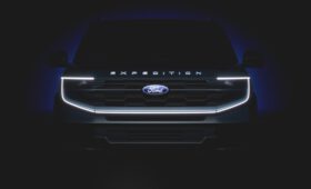 Новый Ford Expedition готовится к дебюту: первый тизер внедорожника